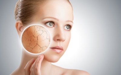 皮膚缺水的表現(xiàn)有哪些？肌膚缺水有什么癥狀？